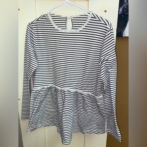 Long sleeve boutique top.